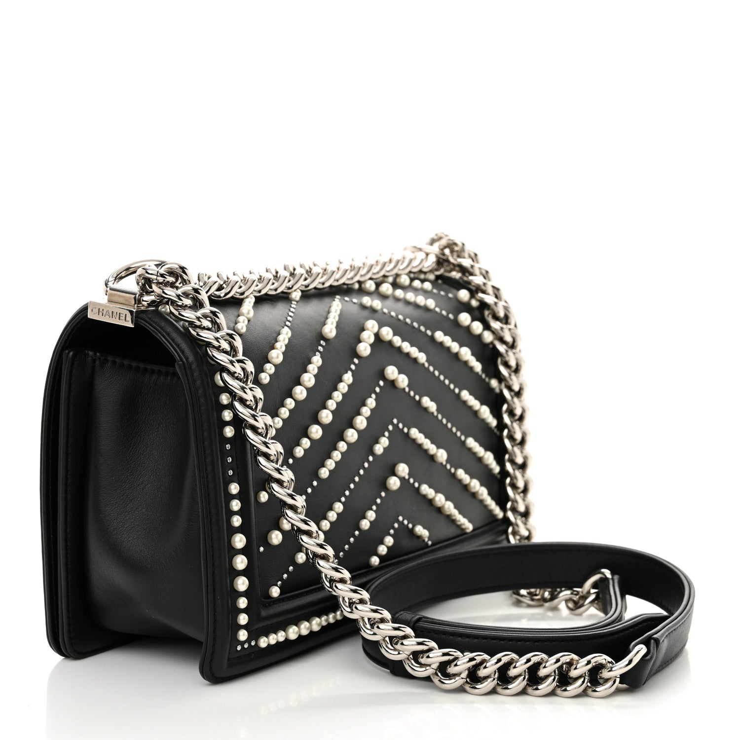 Calfskin Pearl Chevron Medium Boy Flap Black