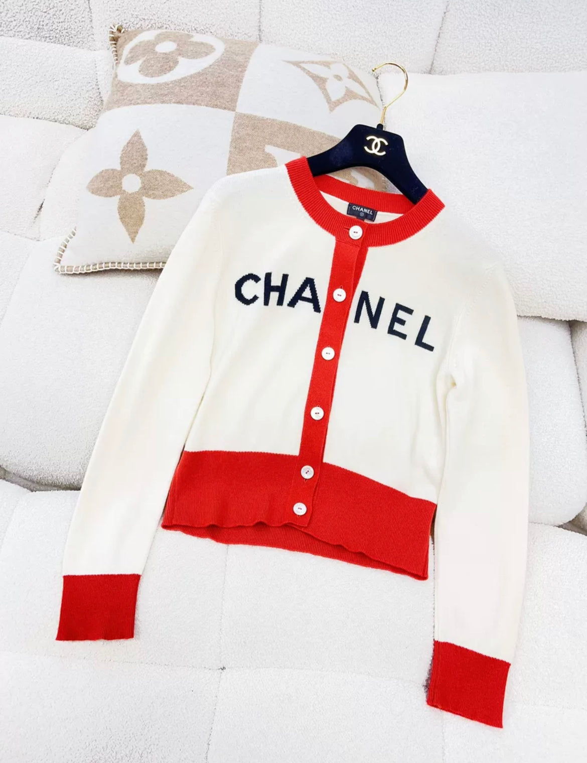 Chanel igan 2019, White and red size 38