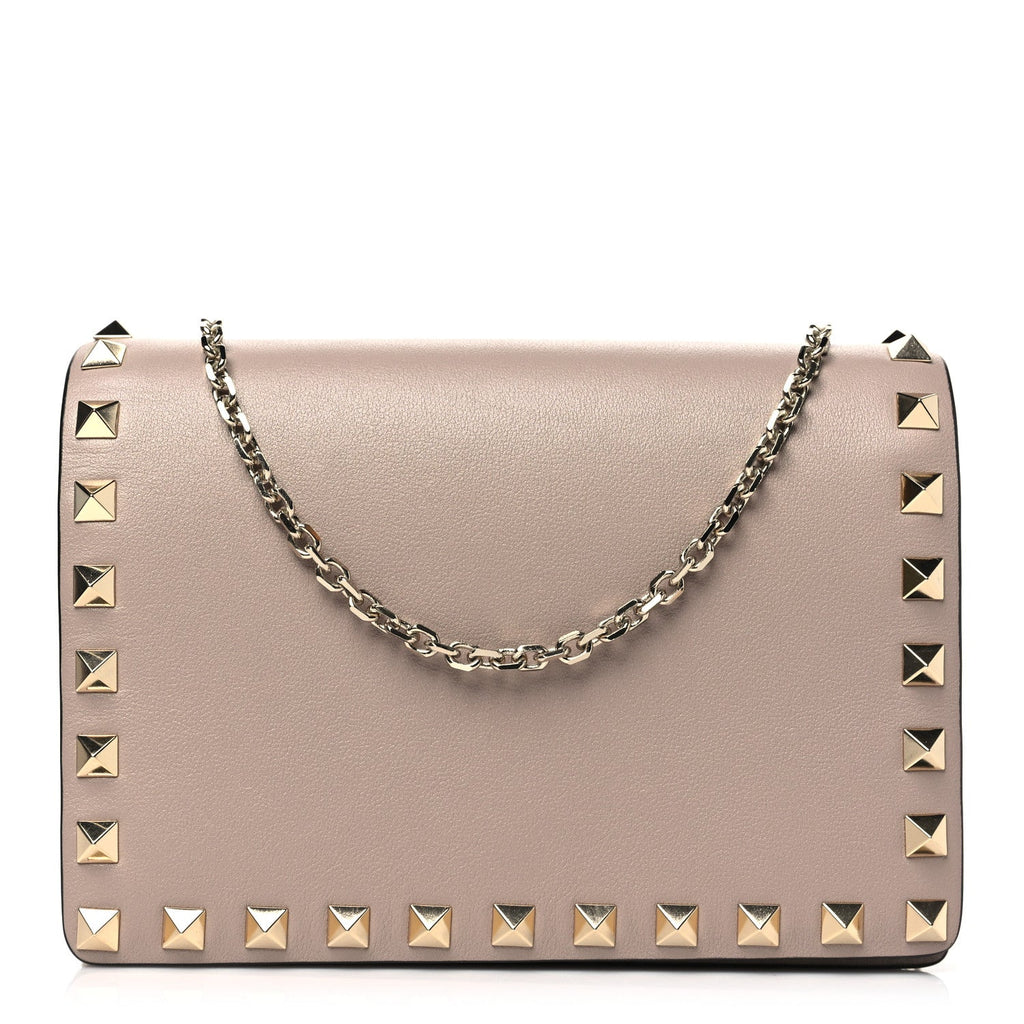 Pebbled Calfskin Rockstud Wallet On Chain Poudre