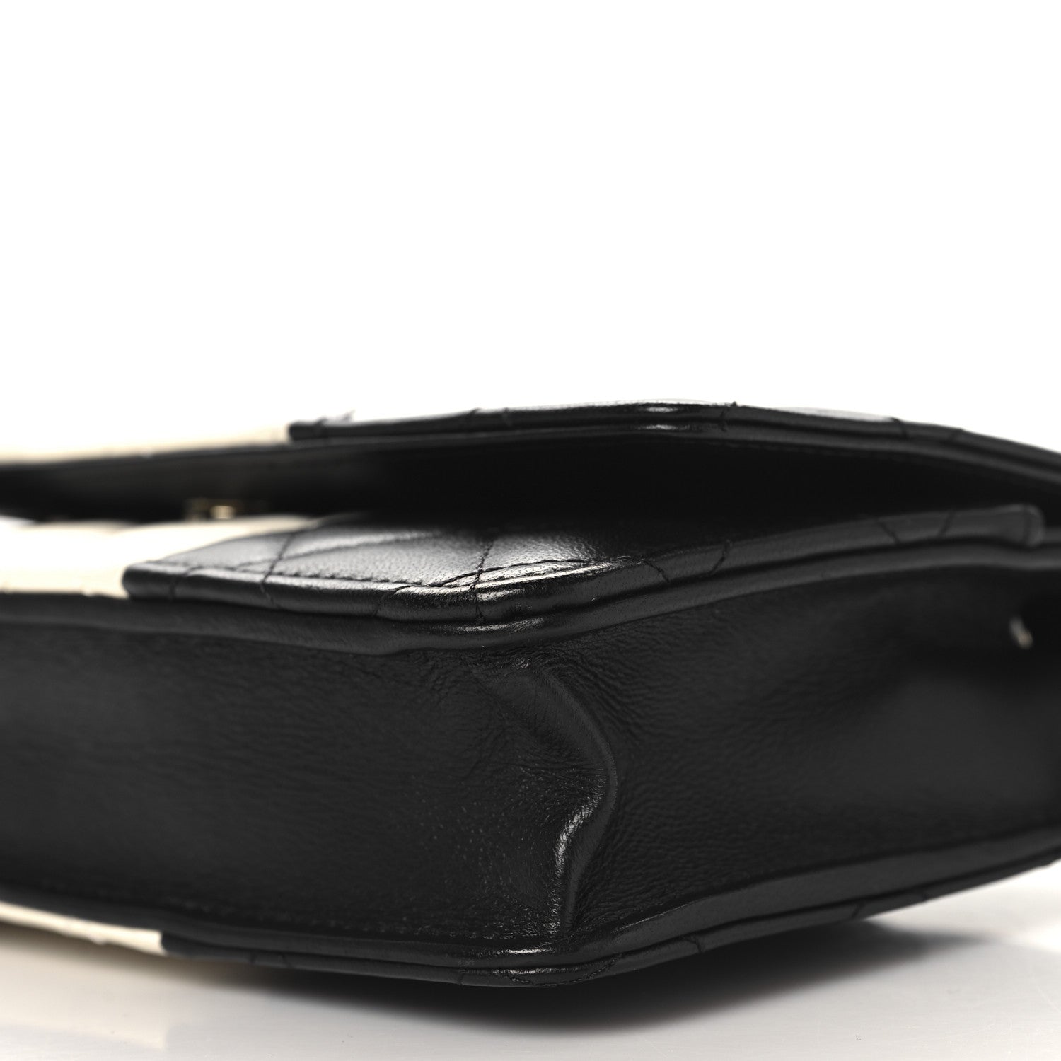 Lambskin Quilted Wallet On Chain WOC White Black