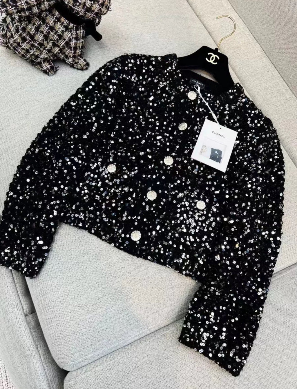 Chanel 23c black tweed sequin igan