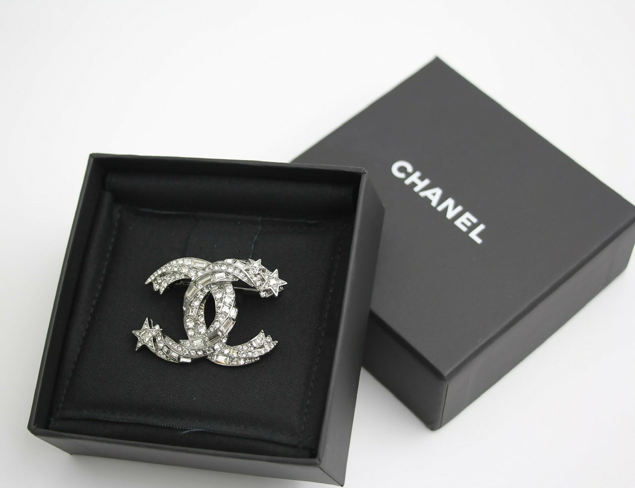 Chanel C21S Rhinestone Metal Silver Star Twist Brooch