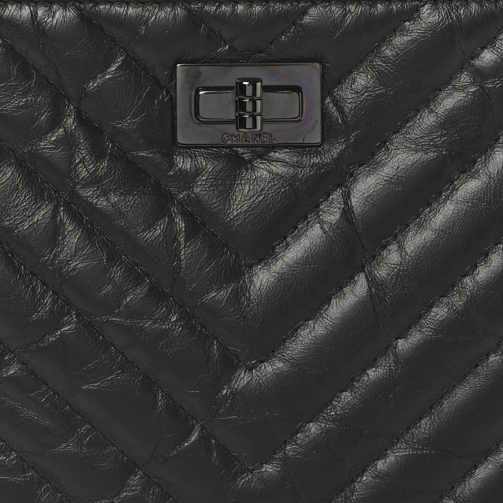Aged Calfskin Chevron Quilted Reissue 2.55 Medium Cosmetic Case So Black