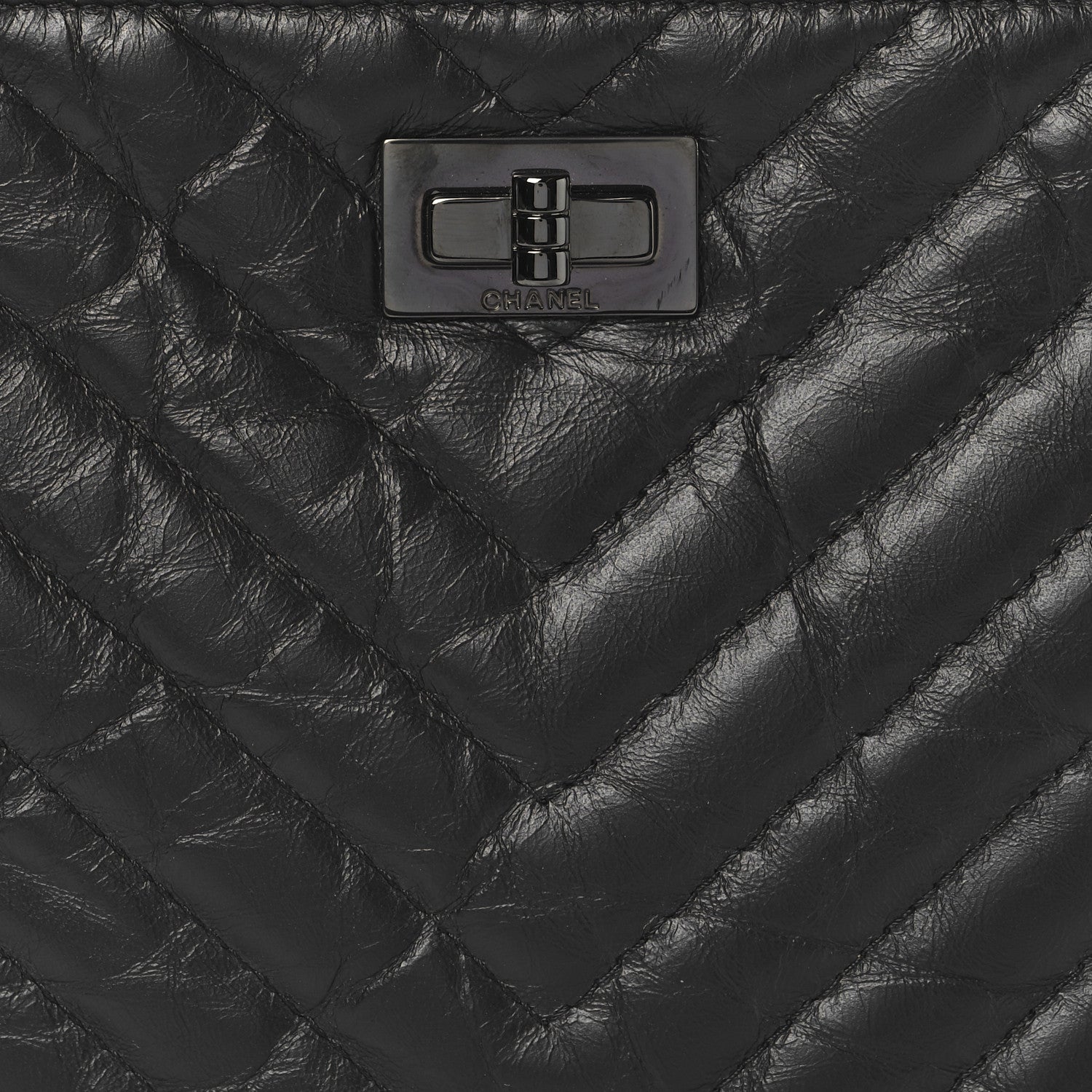 Aged Calfskin Chevron Quilted Reissue 2.55 Medium Cosmetic Case So Black