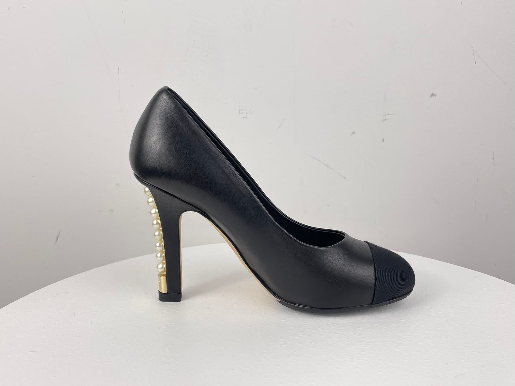Chanel Leather Black Pumps with Pearls Heels CC Logo 35