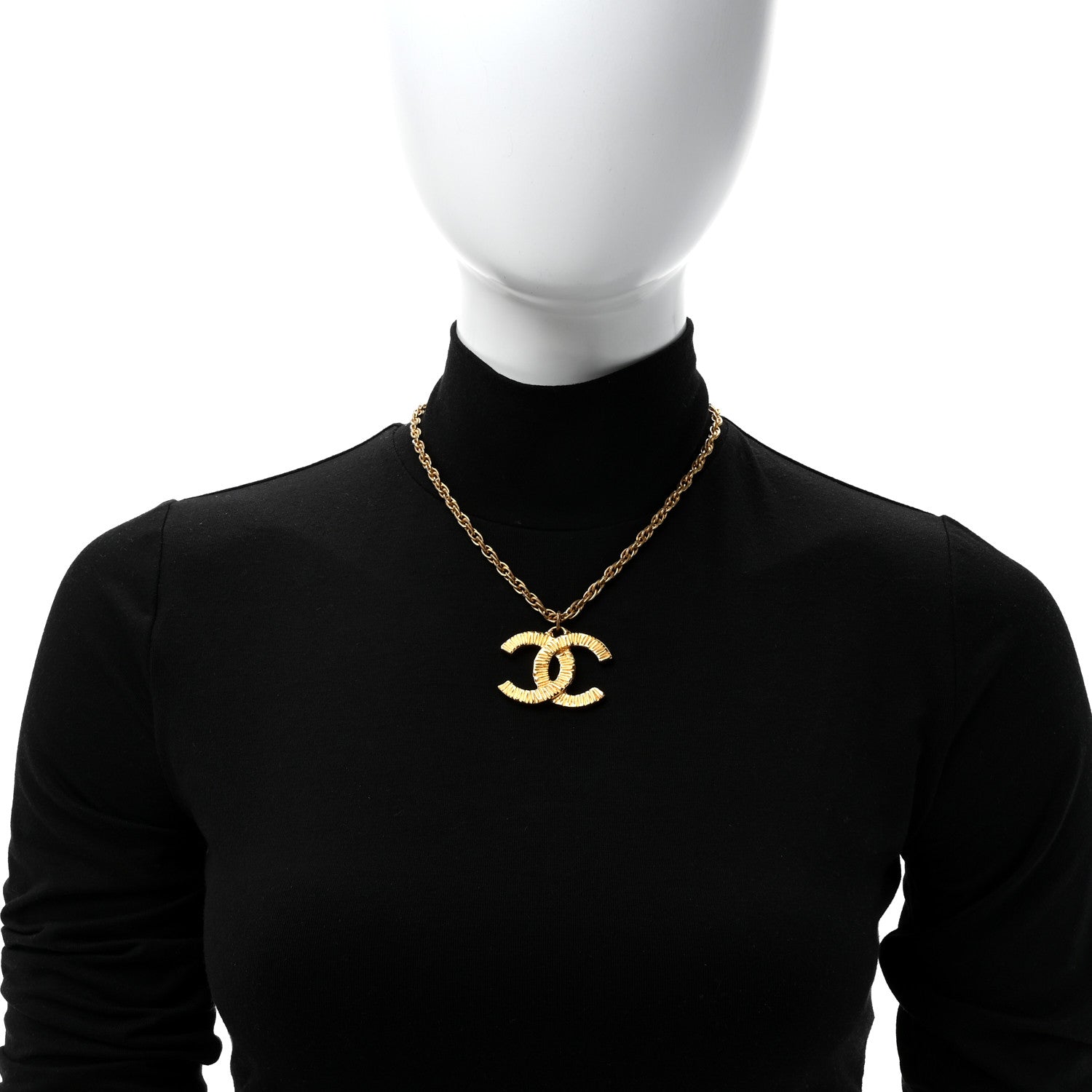 Metal Textured CC Chain Pendant Necklace Gold