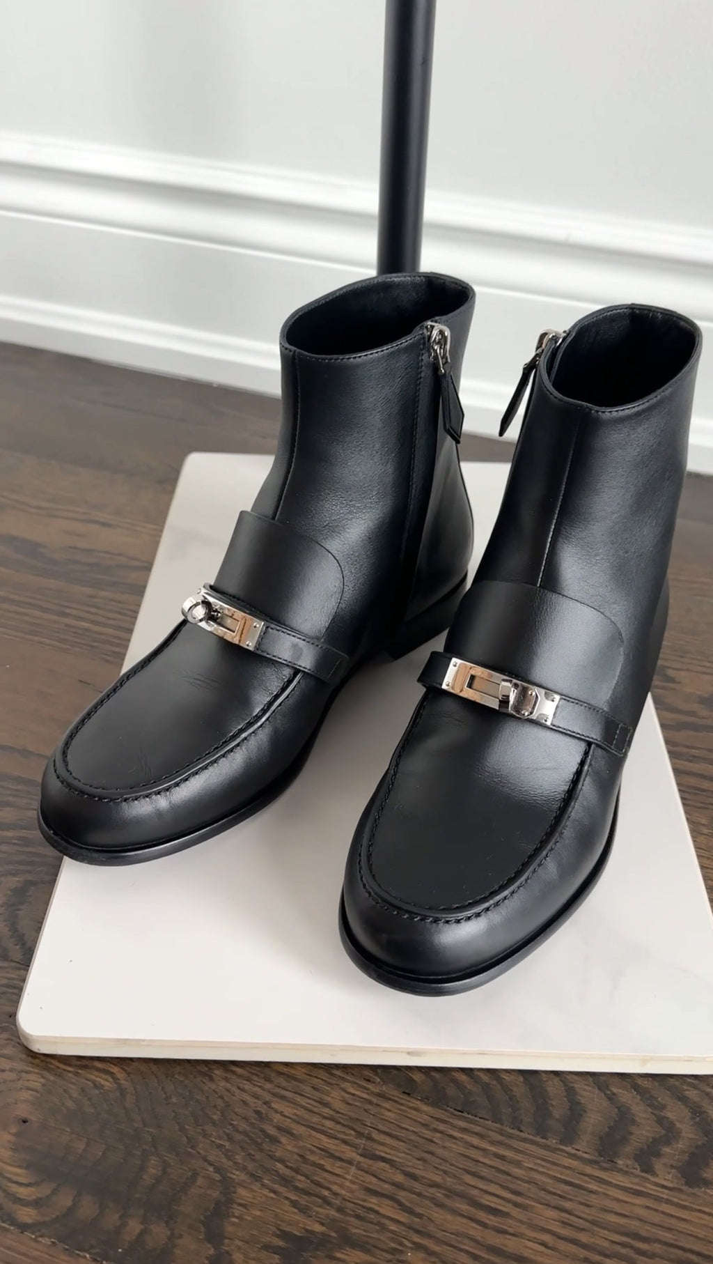 Hermes Black Leather Kelsey Ankle Boot Kelly Lock PHW - 38 (EU 37.5)