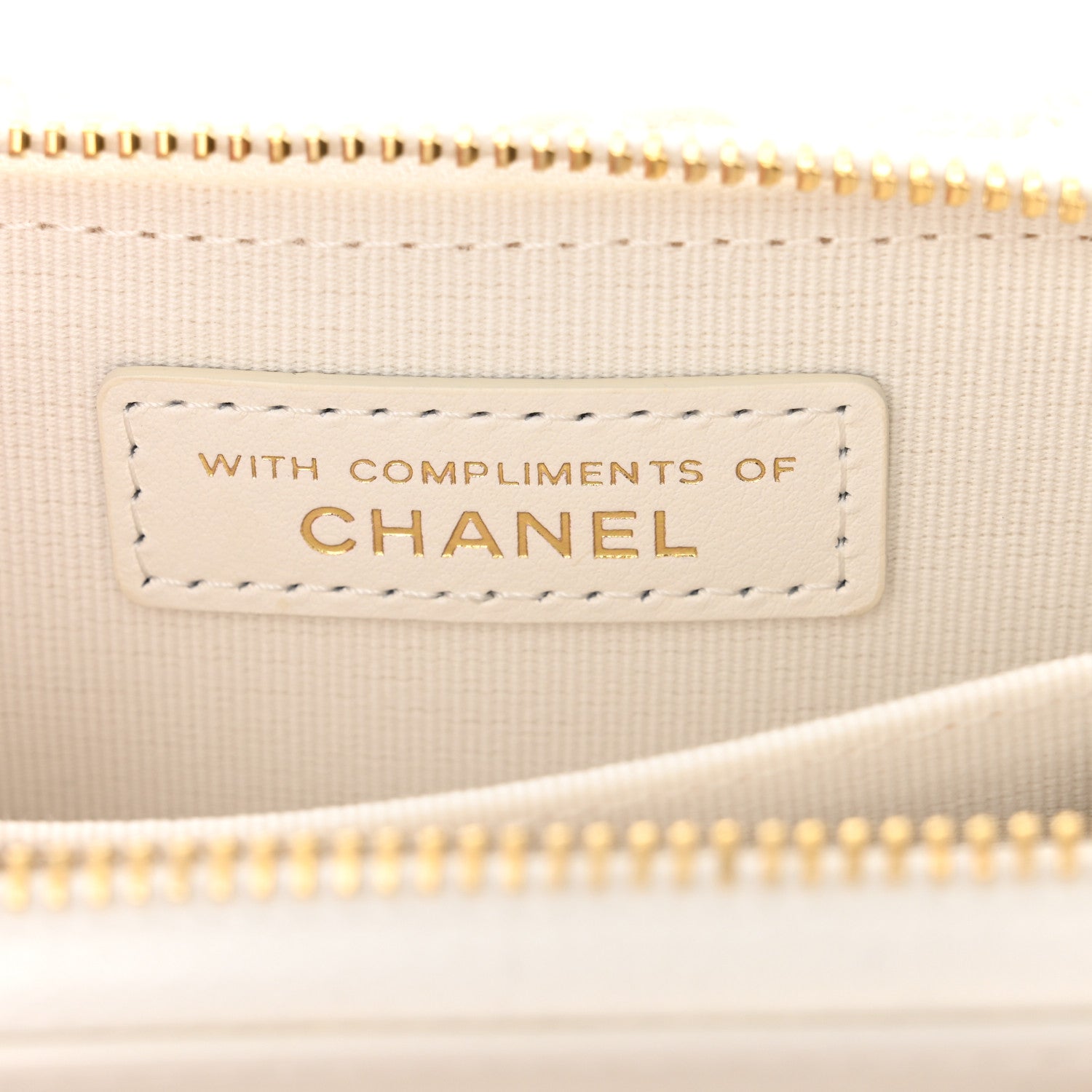 Tweed Quilted Bow Flap  Holder On Chain White