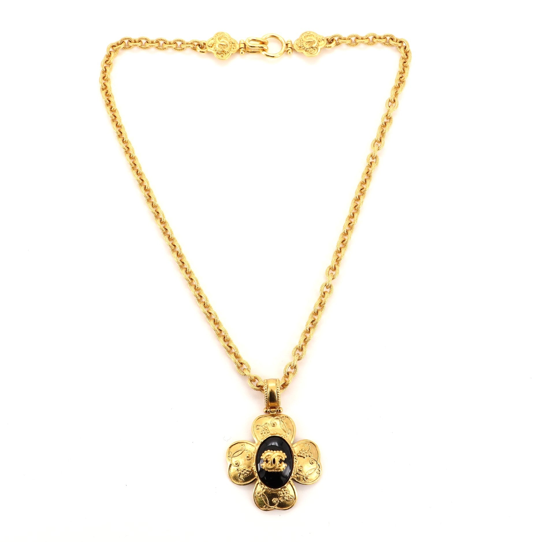 Vintage Clover Pendant Metal and Resin Necklace