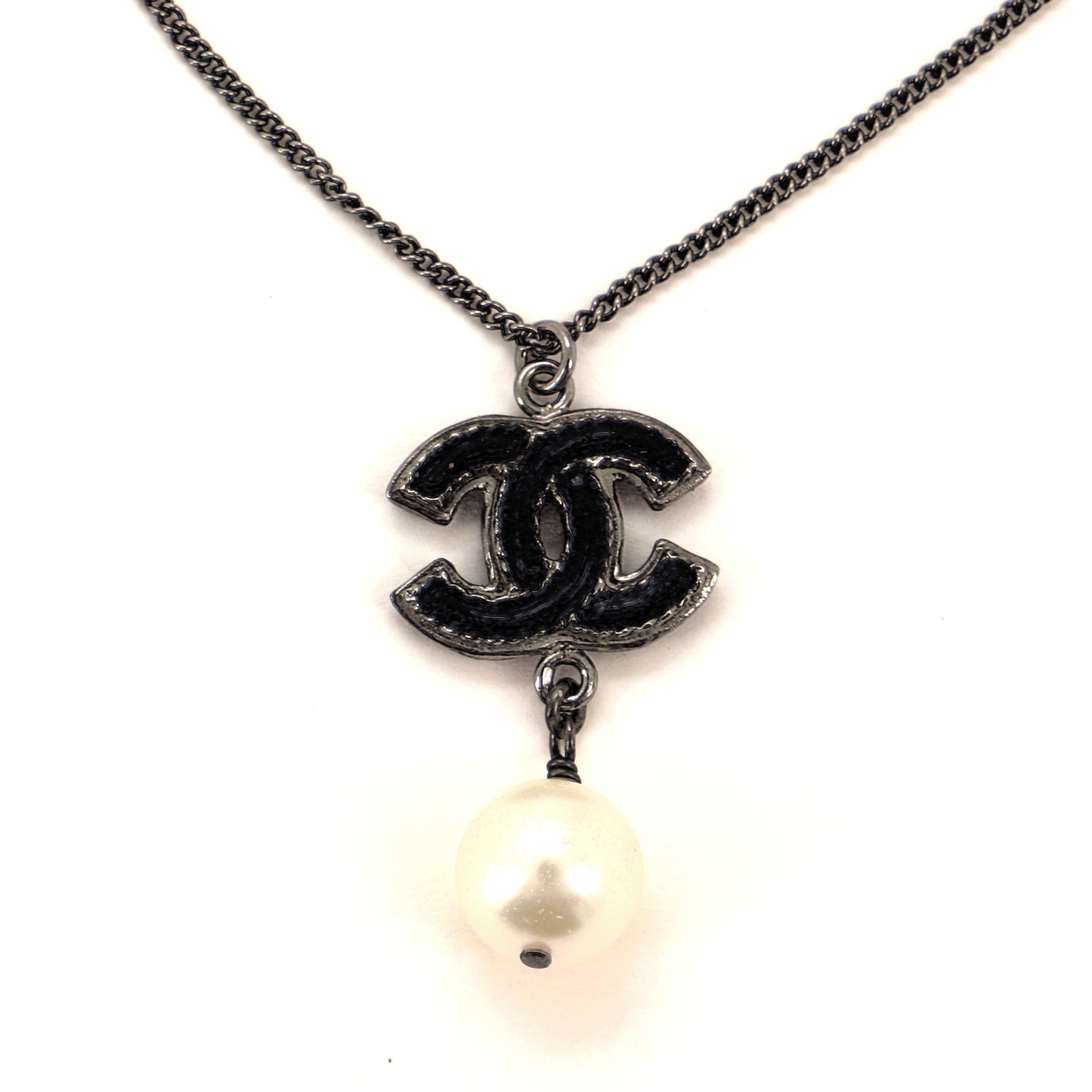 CC Pearl Drop Necklace Metal with Pearls