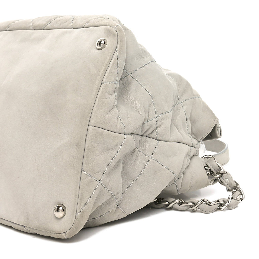 Iridescent Calfskin Quilted Small Sea Hit Tote Gris Clair