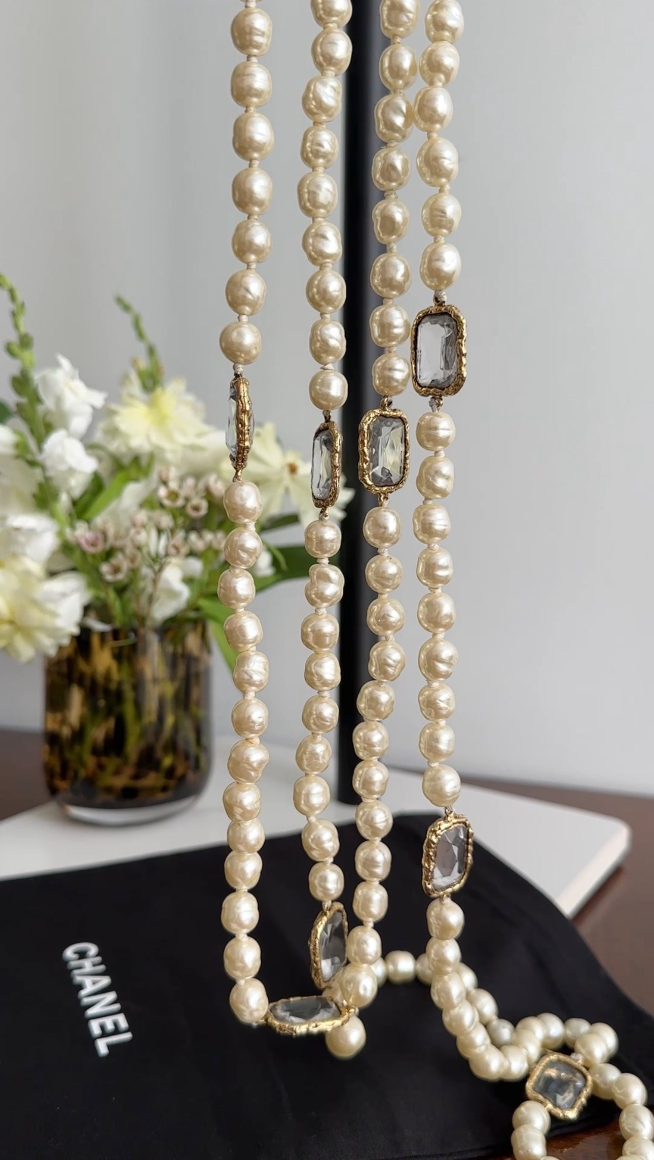 Chanel Vintage 1981 Baroque Pearl and Gripoix Chicklet Sautoir Necklace