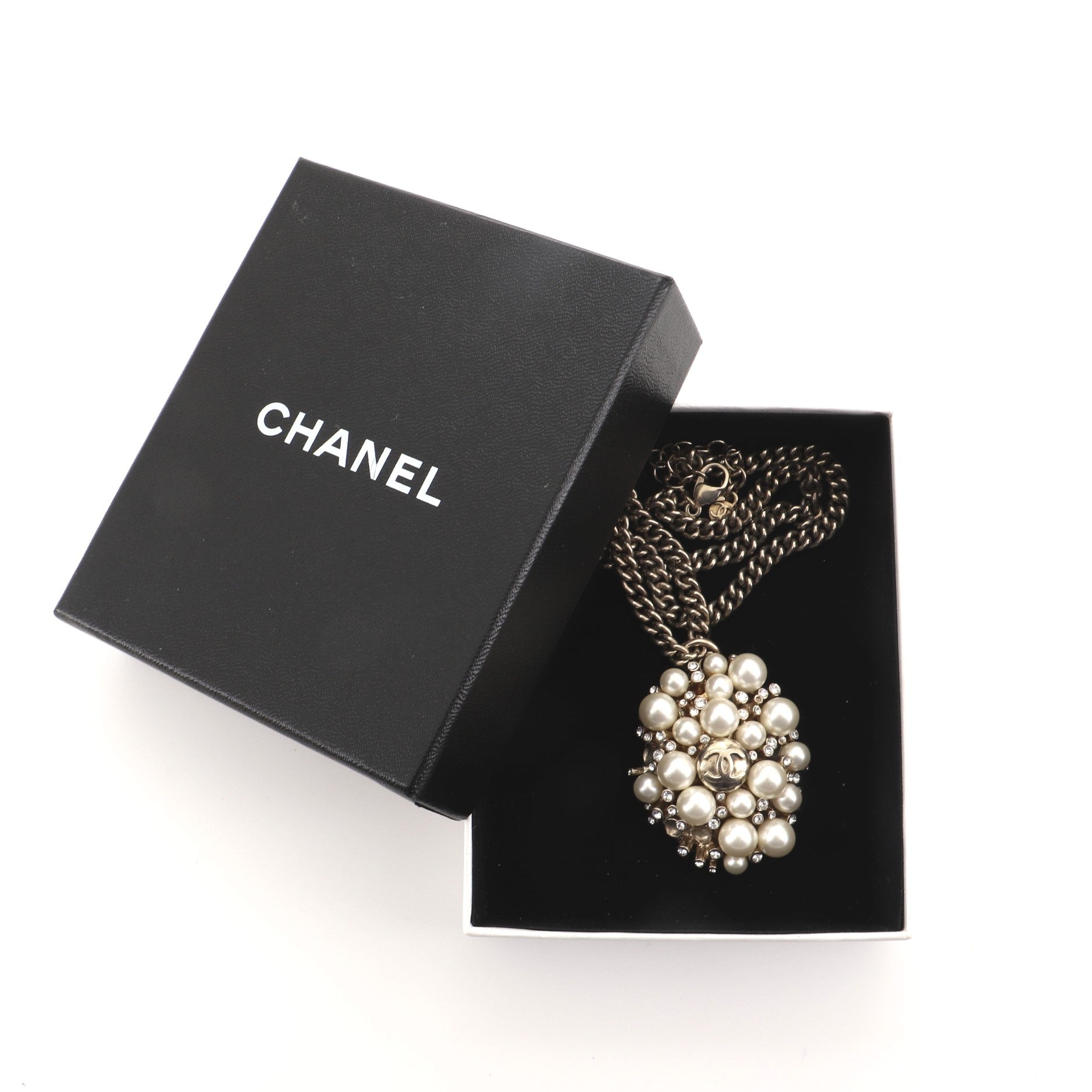 CC Oval Pendant Necklace Metal with Crystals and Faux Pearls