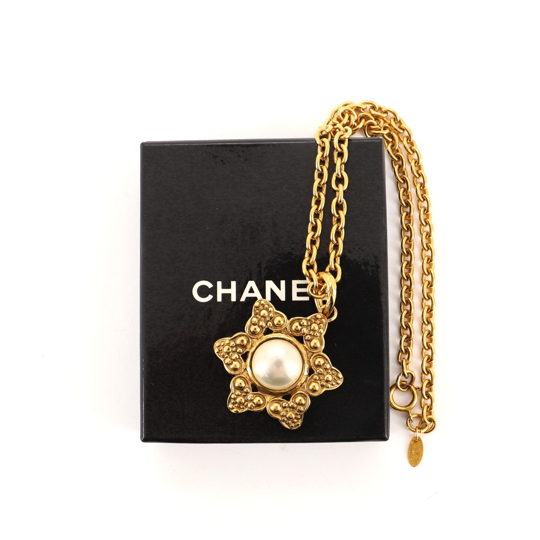 Star Pendant Metal with Faux Pearl Necklace