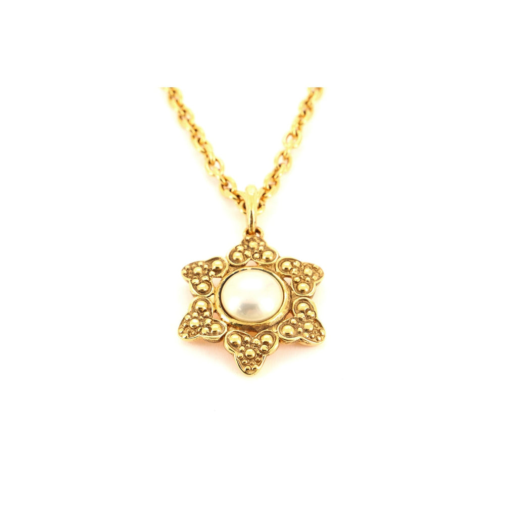 Star Pendant Metal with Faux Pearl Necklace
