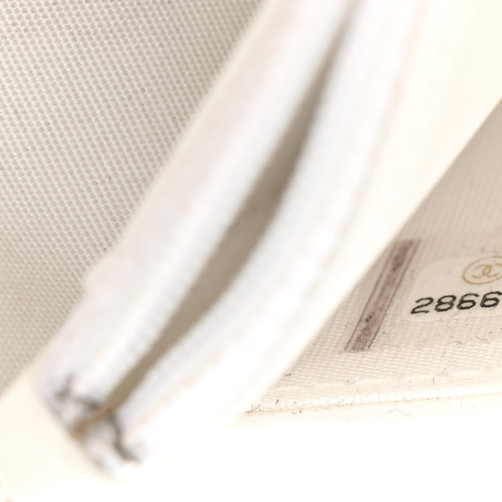Caviar Quilted Boy Wallet On Chain WOC White
