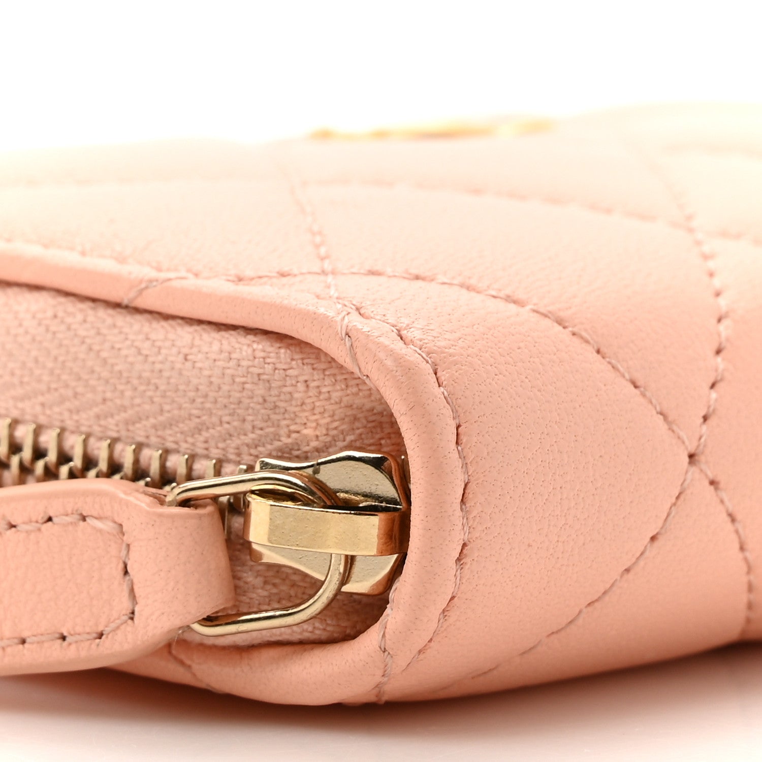 Lambskin Quilted CC Pearl Crush Zip  Holder On Chain Pink