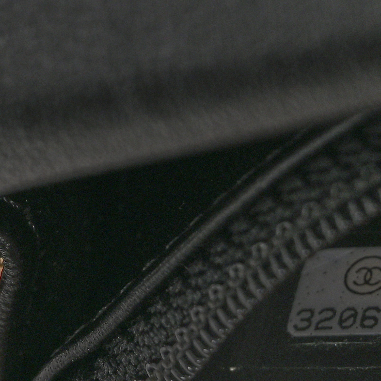 Lambskin Quilted Flap  Holder With Cuff L Black