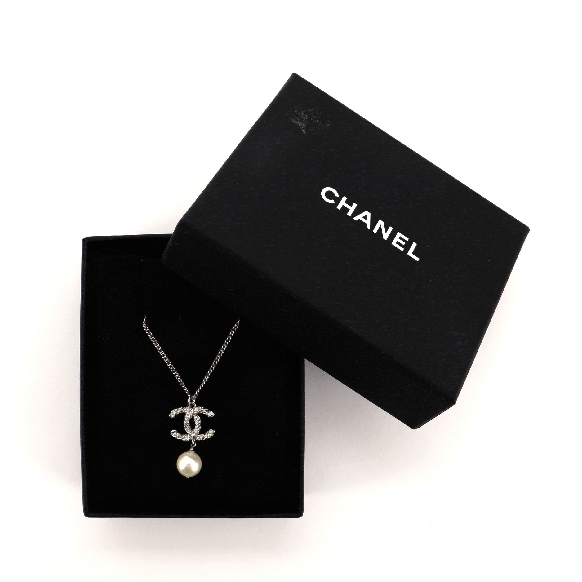 CC Pendant Crystal Embellished Metal with Faux Pearl Necklace