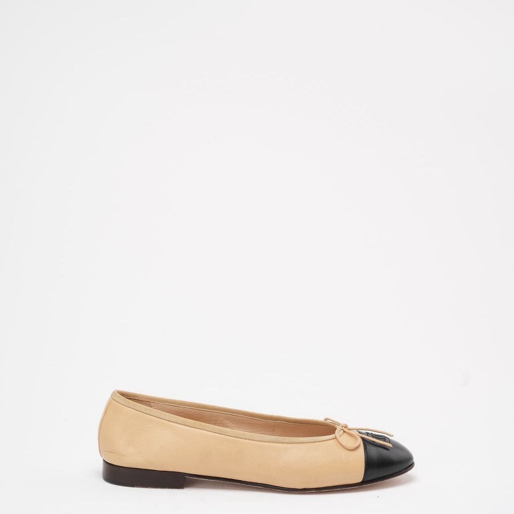 Chanel Beige / Black Leather CC Cap Toe Ballet Flats 39