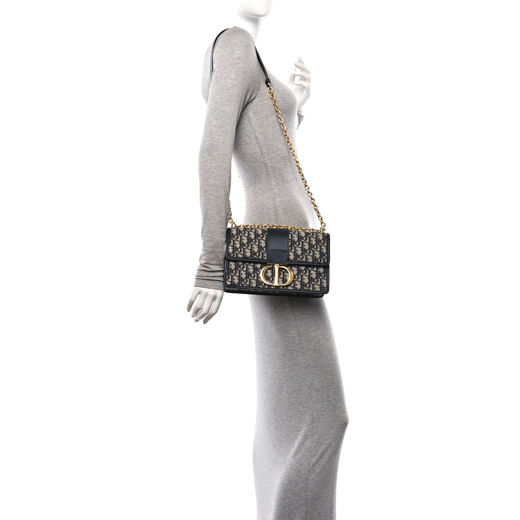 Oblique 30 Montaigne Chain Flap Bag Blue
