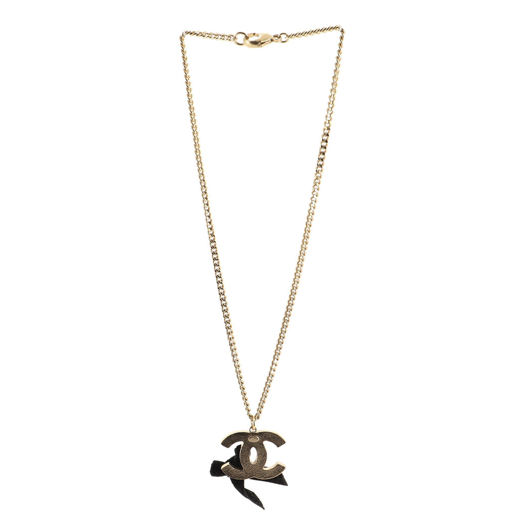 CC Ribbon Pendant Necklace Metal with Enamel and Velvet