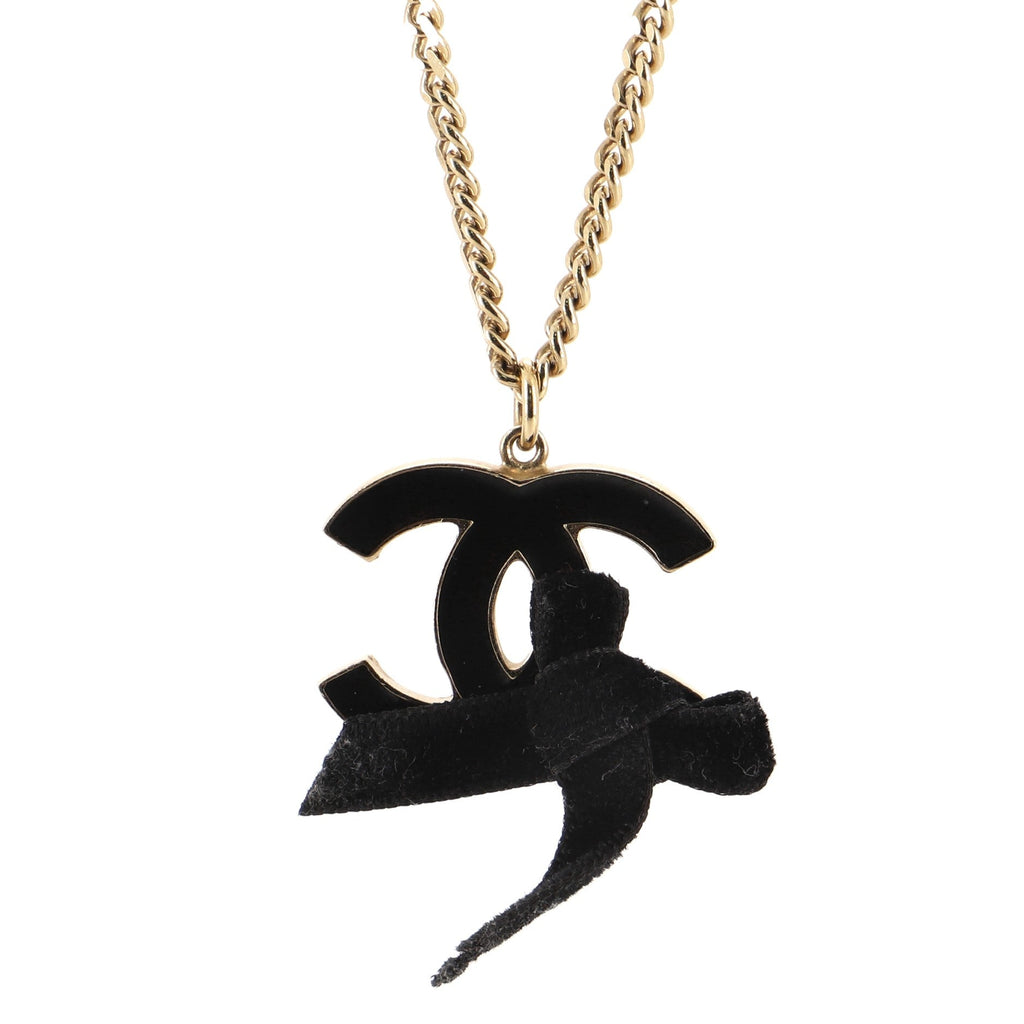 CC Ribbon Pendant Necklace Metal with Enamel and Velvet