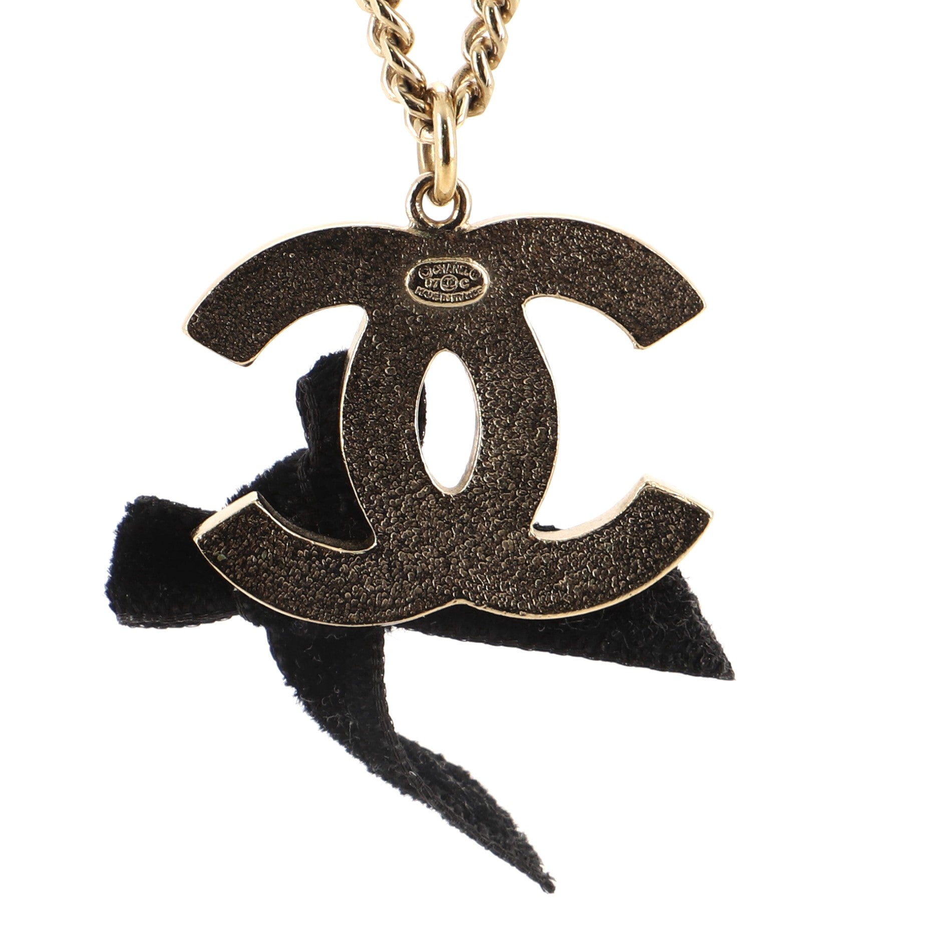CC Ribbon Pendant Necklace Metal with Enamel and Velvet