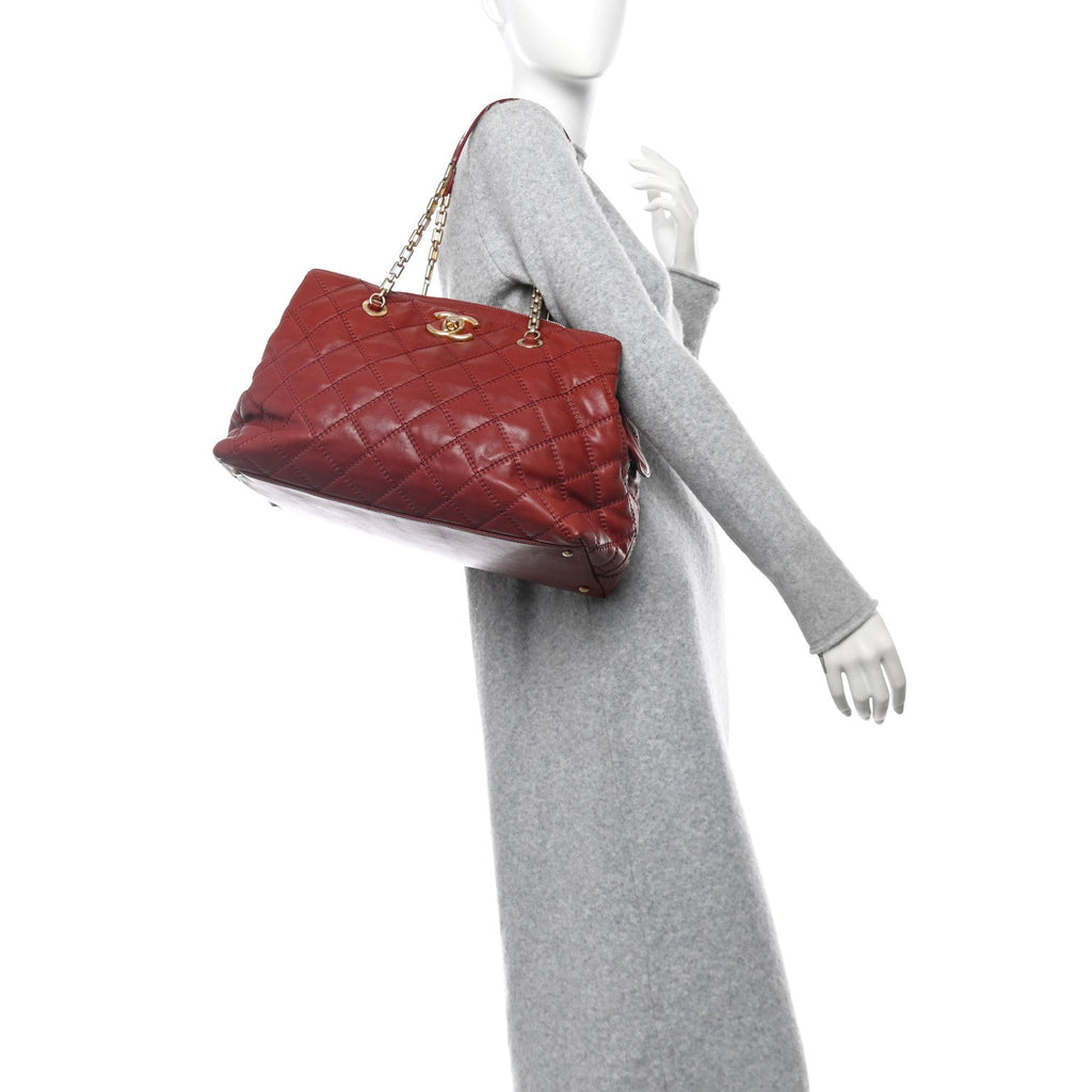 Calfskin Quilted Medium Retro Chain Tote Red