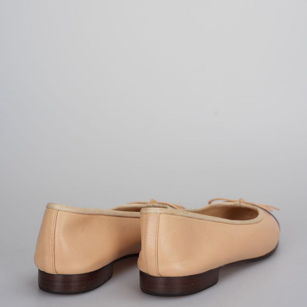 Chanel Beige/Black Leather CC Bow Cap Toe Ballet Flats Size 35 .5