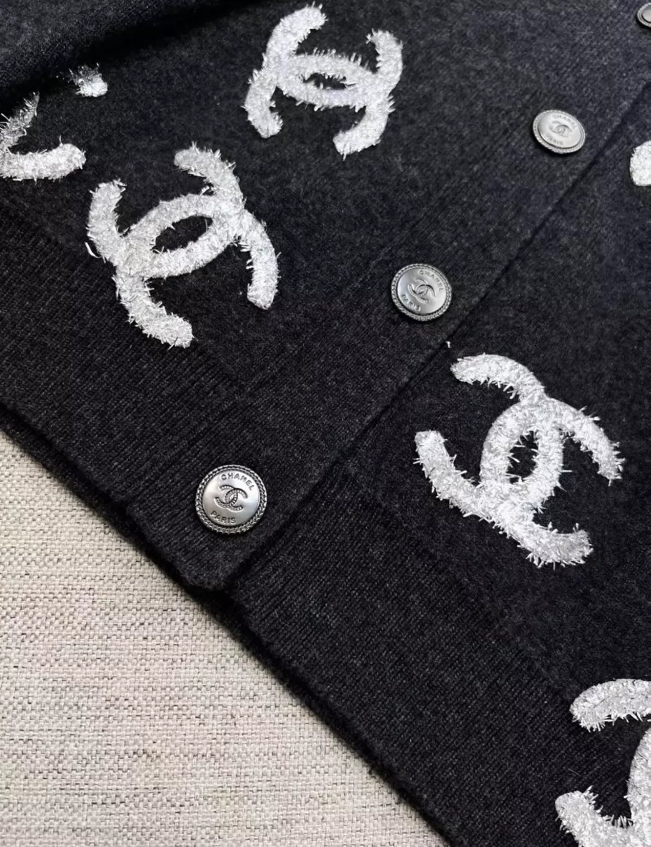 CHANEL 22A Cashmere igan