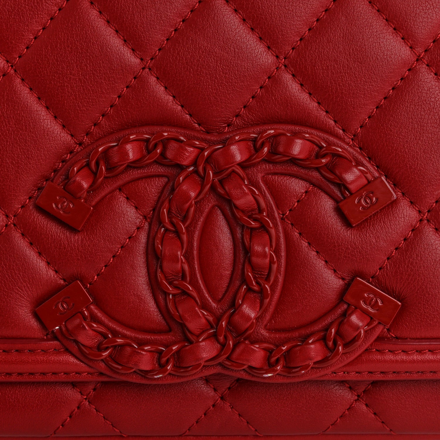 Calfskin Quilted Medium CC Filigree Flap Red
