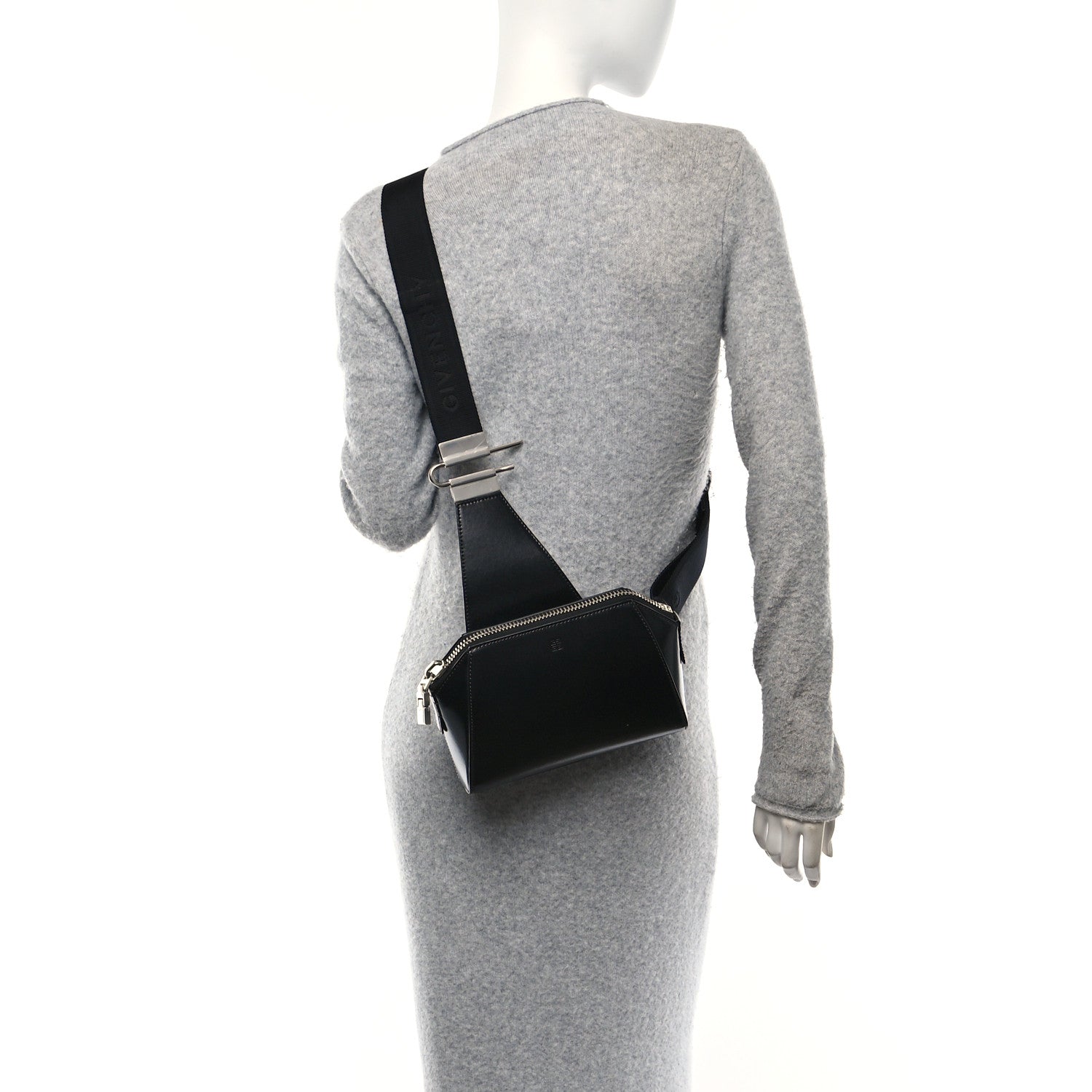 Box Calfskin Antigona U Crossbody Bag Black
