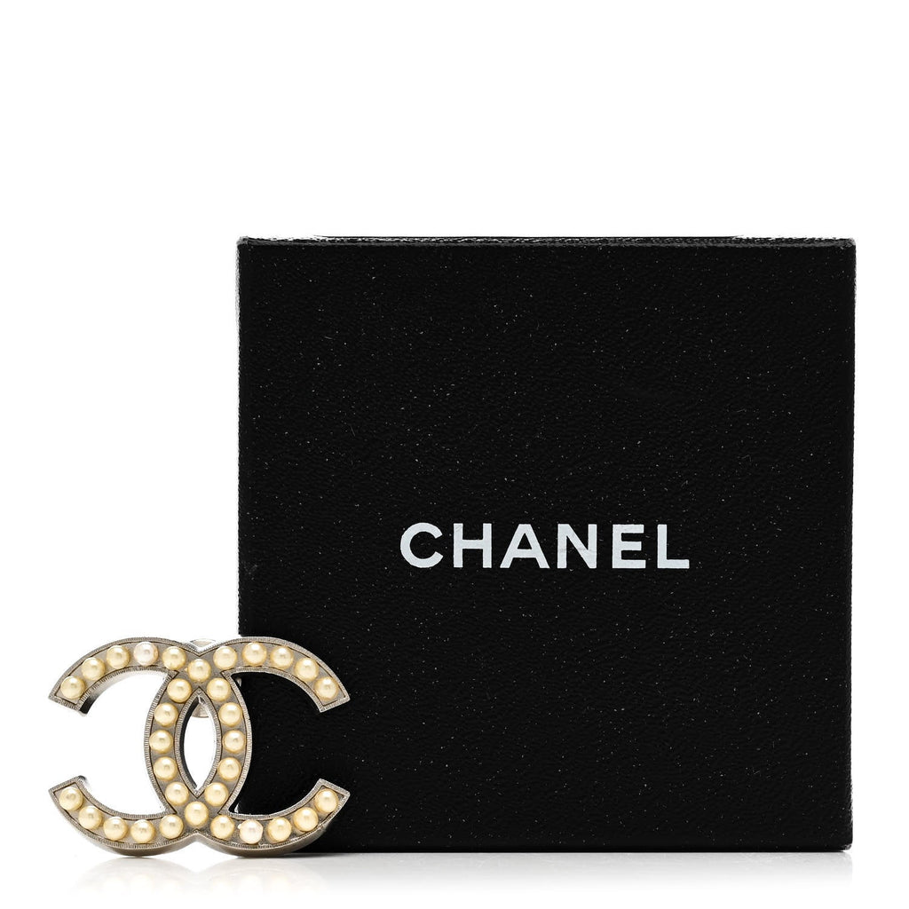 Pearl CC Brooch Gold