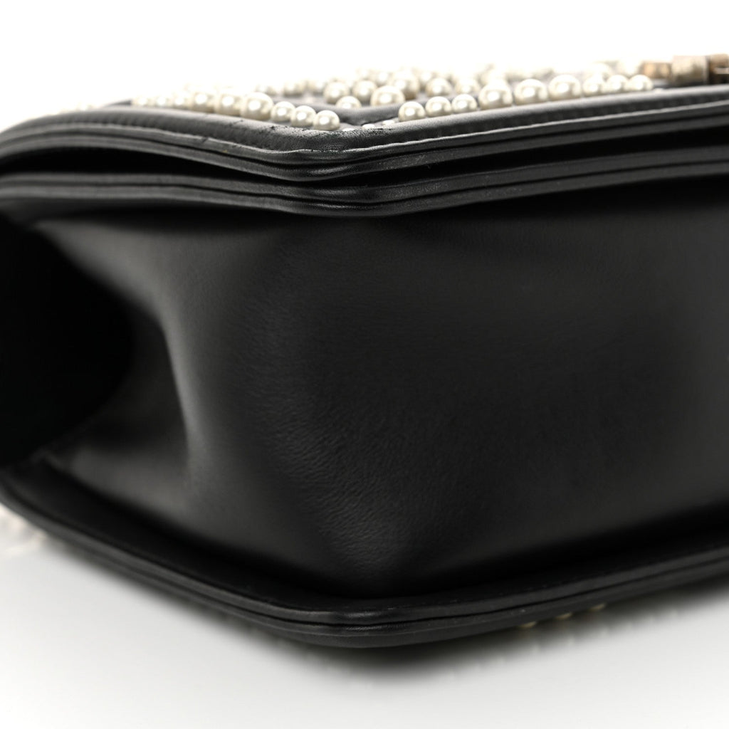 Calfskin Pearl Chevron Medium Boy Flap Black