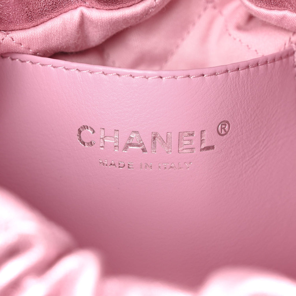 Metallic Lambskin Lacquered Monochrome Quilted Mini Chanel 22 Pink