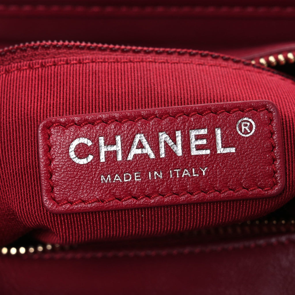 Aged Calfskin Quilted Small Gabrielle Hobo Red