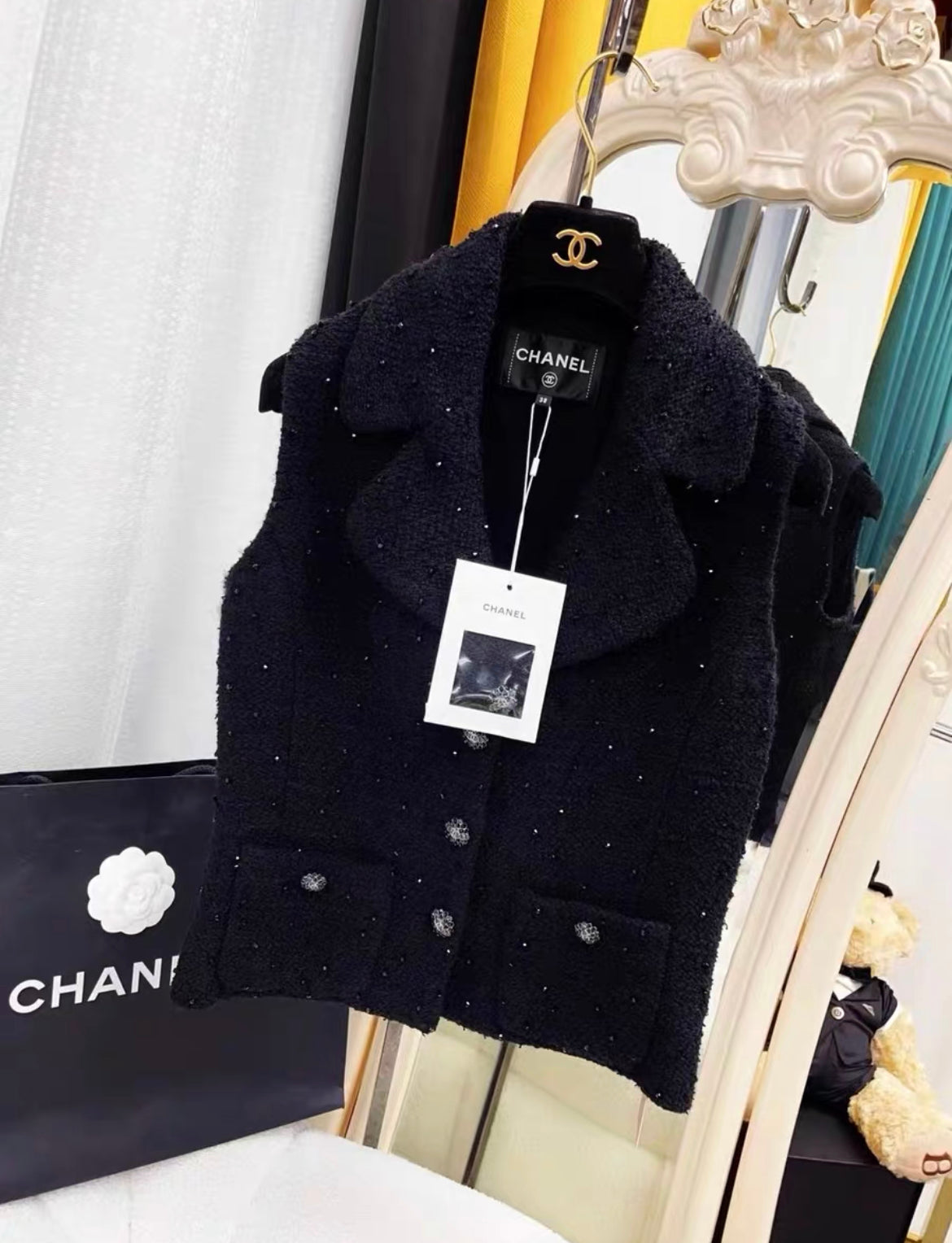 Chanel 23k black tweed vest size 38