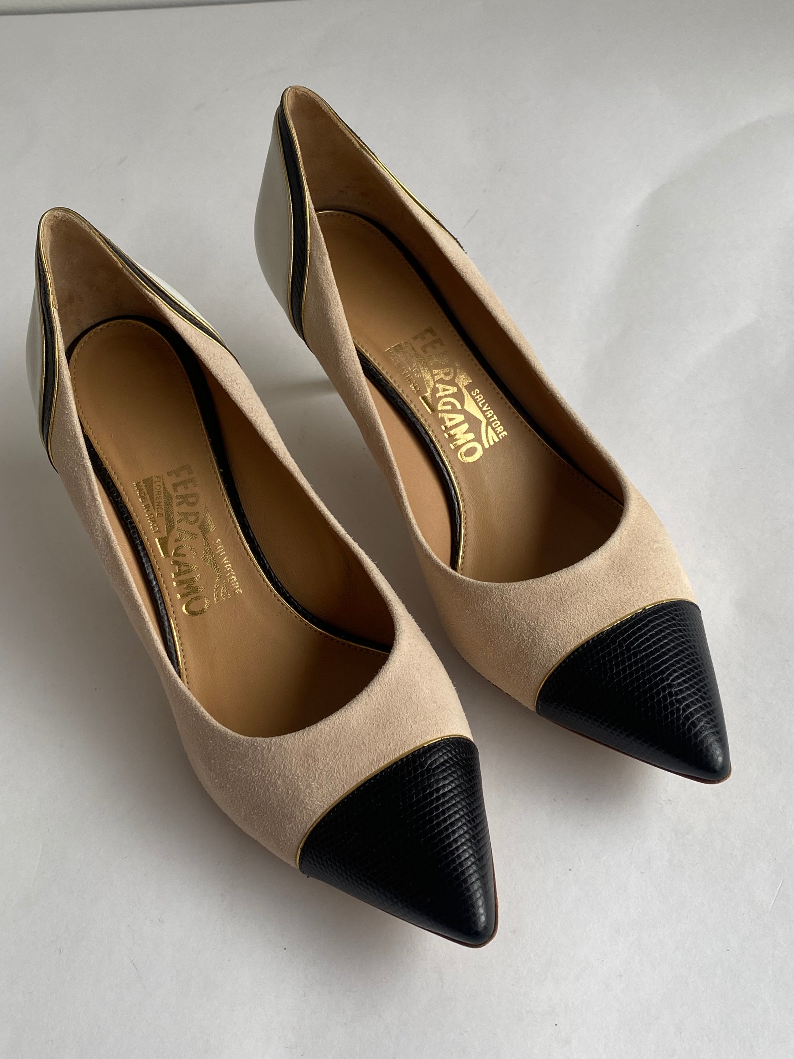 Ferragamo Beige Suede Pump - 9B