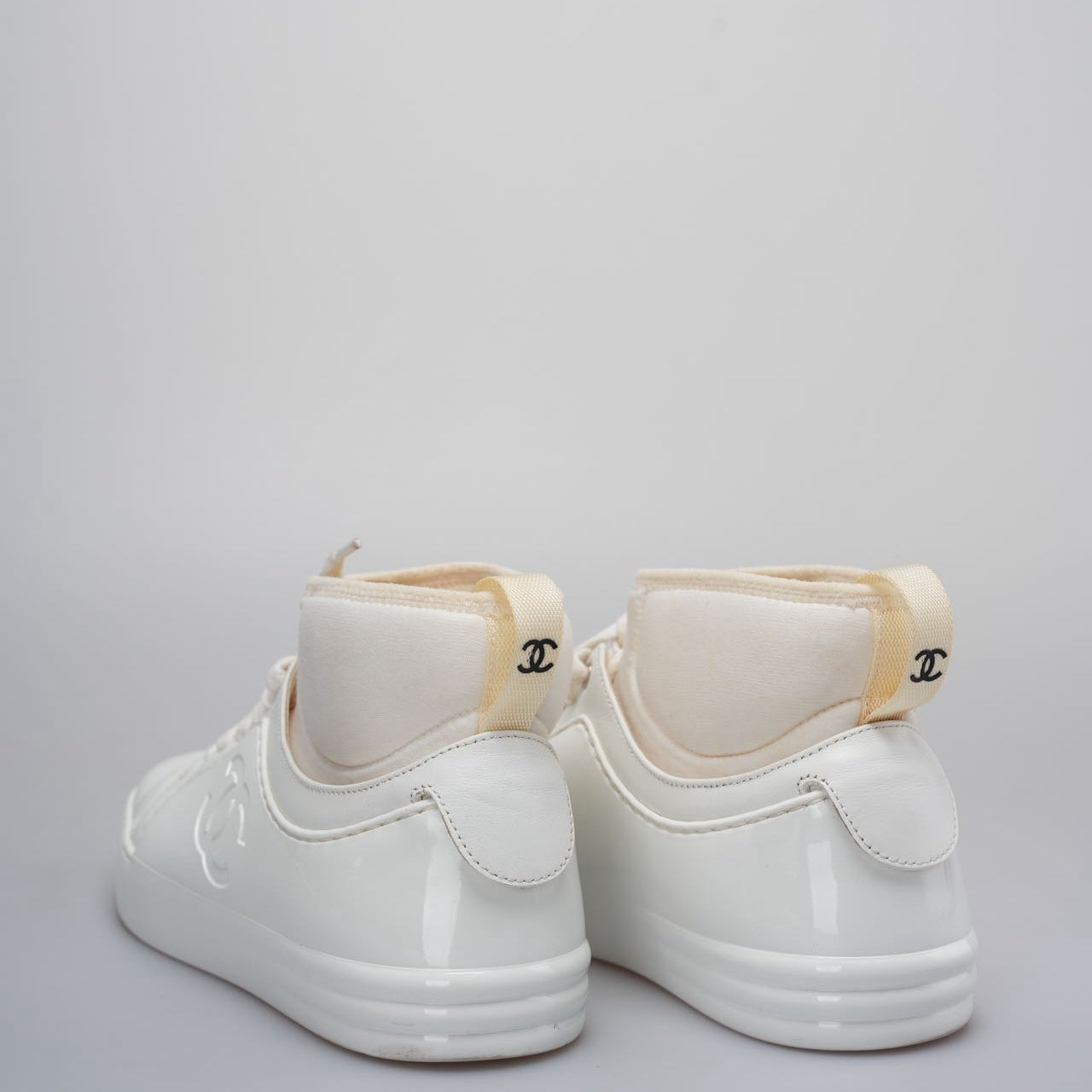 Chanel White Rubber and Leather CC Ankle Sneakers Size 37,5