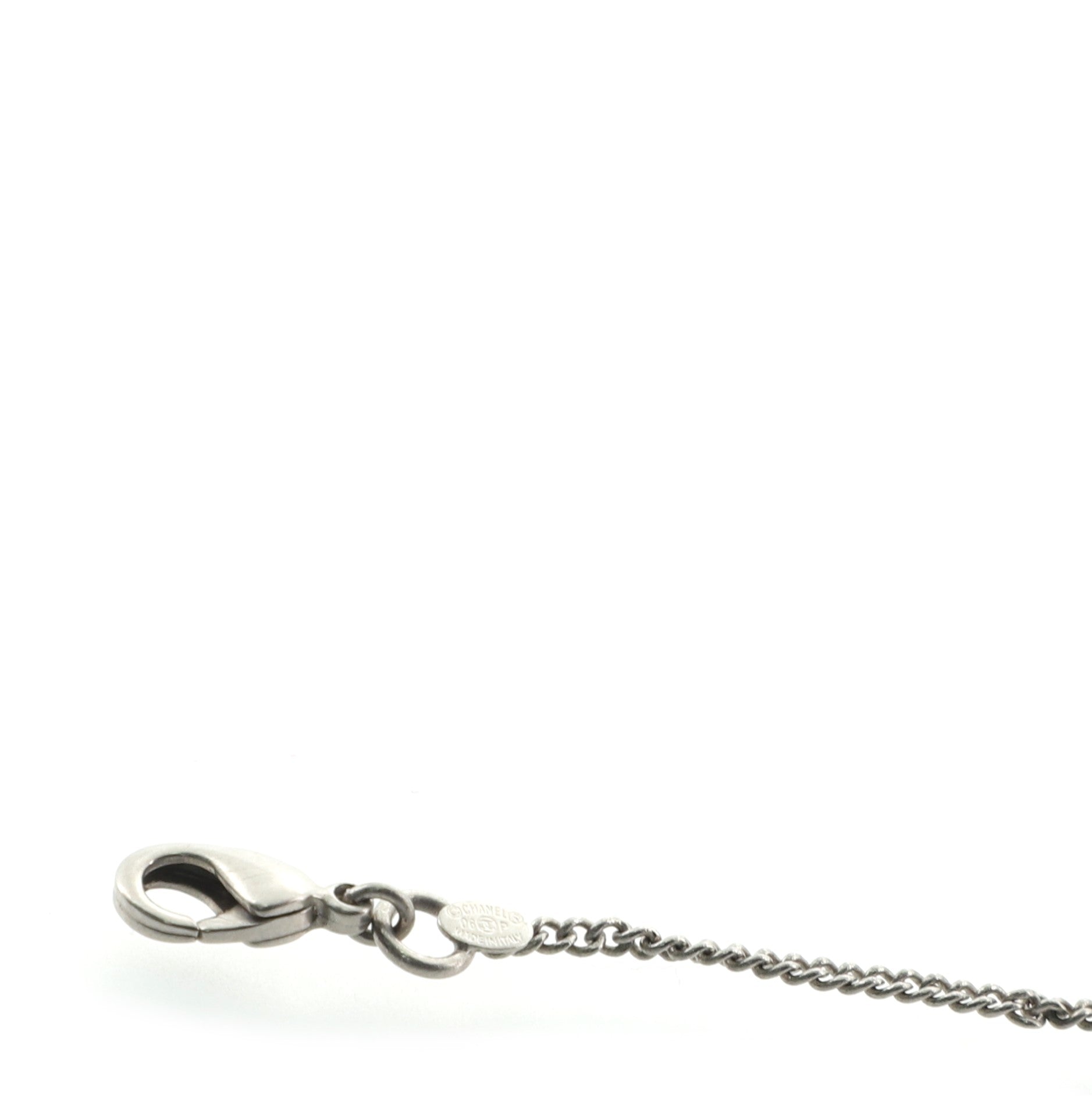 Camellia Round Pendant Necklace Metal