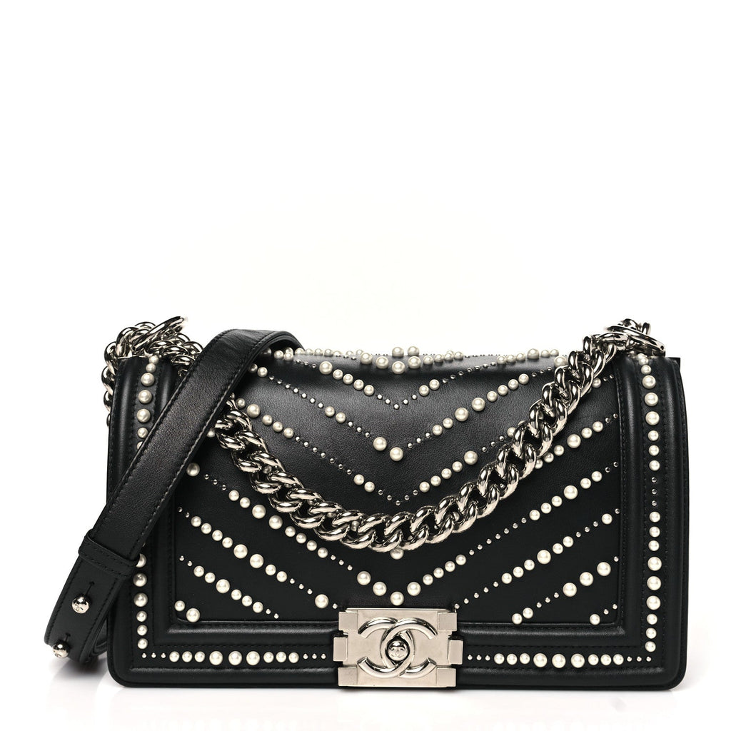Calfskin Pearl Chevron Medium Boy Flap Black