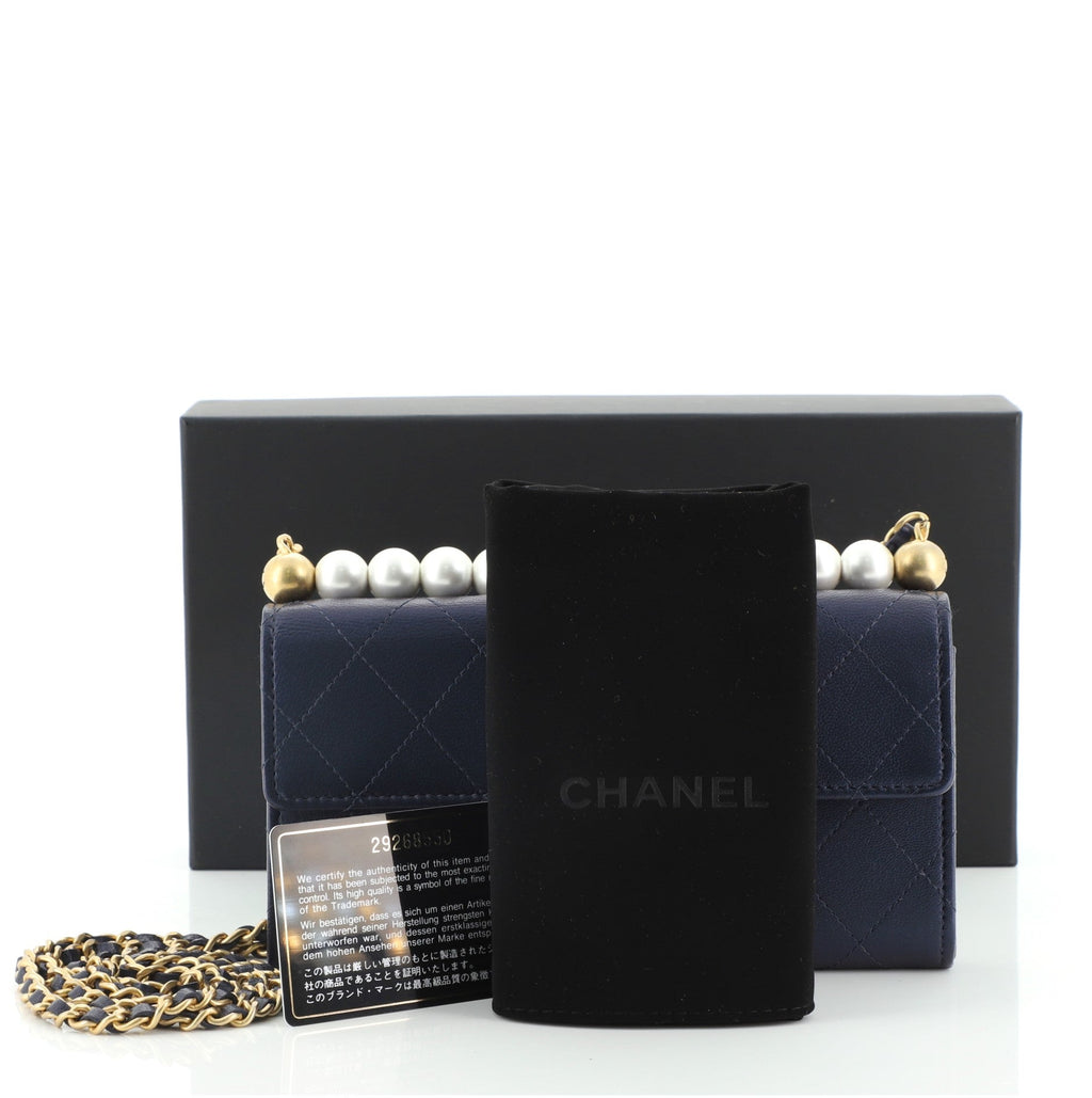 Chic Pearls Clutch with Chain Quilted Goatskin