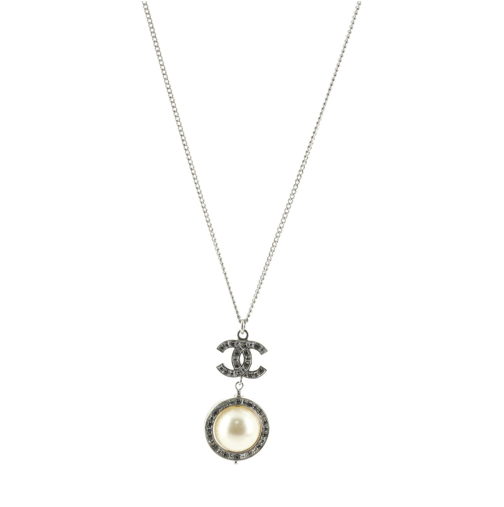 CC Pearl Pendant Necklace Metal with Crystals and Faux Pearl