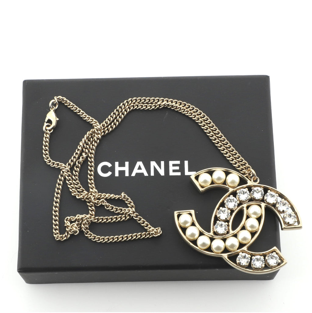 CC Pendant Necklace Metal with Crystals and Faux Pearls