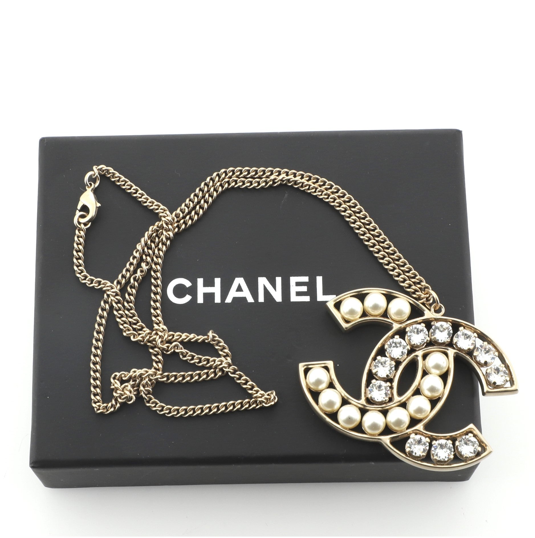 CC Pendant Necklace Metal with Crystals and Faux Pearls