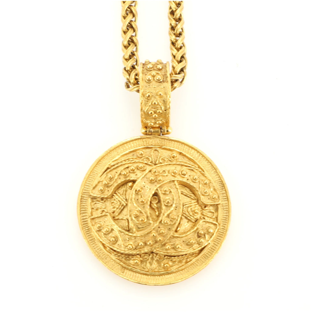 Medallion Pendant Necklace Metal