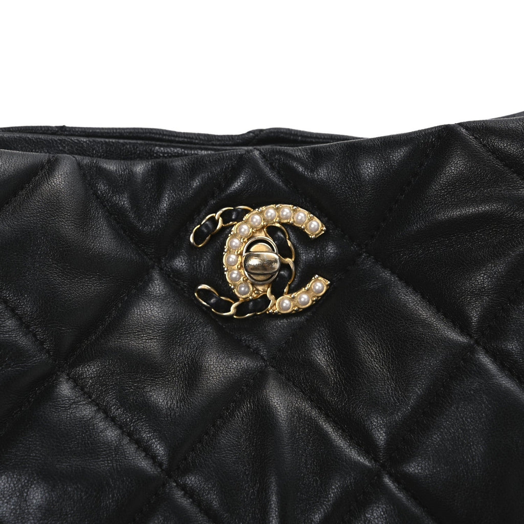 Lambskin Quilted Crush on Chains Hobo Black