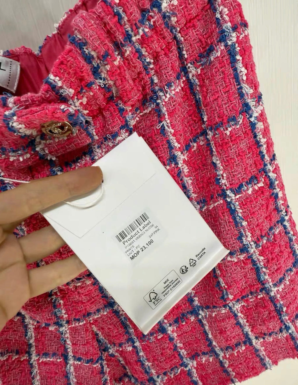Chanel 24P pink tweed shorts size 34