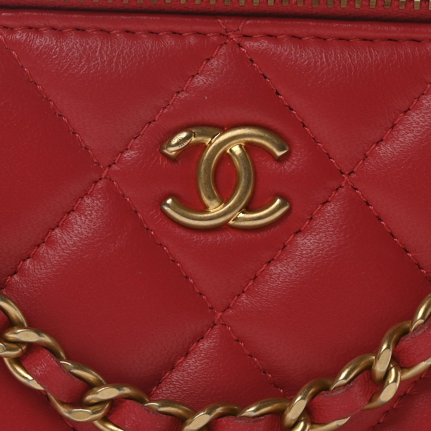 Lambskin Quilted Small Pearl Crush Vanity Case With Chain Red